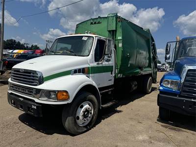 Sterling Acterra Single Axle Garbage Truck - Caterpillar, 300HP, 5 Speed Automatic