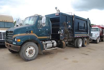 Sterling LT7501 Tandem Axle Garbage Truck - Mercedes, 330HP, Automatic