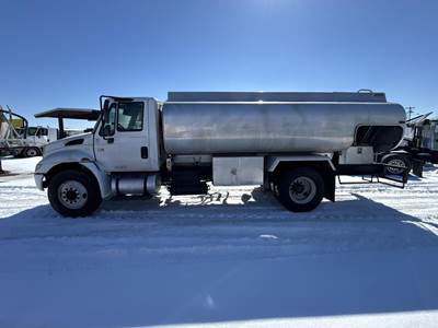 International DuraStar 4300 2500 Gallon Gasoline / Fuel Truck - DT466 250HP, 6 Speed Manual