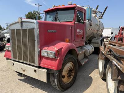 Kenworth W900 4620 Gallon Gasoline / Fuel Truck - Cummins 350HP, 13 Speed Manual