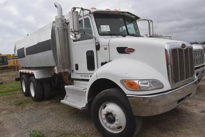 Peterbilt 348 3400 Gallon Gasoline / Fuel Truck - Paccar 330HP, Automatic