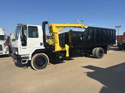 Ford CF8000 Grapple Truck - Cummins, 280HP, Automatic