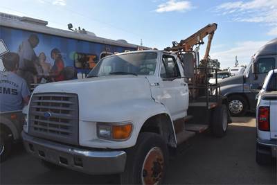 Ford F-800 Grapple Truck - Cummins, 220HP, Automatic