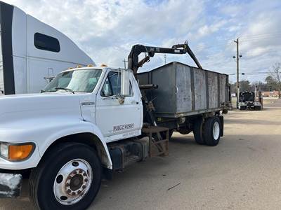 Ford F-800 Grapple Truck - Cummins, 250HP, Automatic
