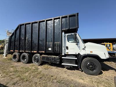 Freightliner 114SD Tri Axle Grapple Truck - Detroit, 410HP, 8Ll Manual