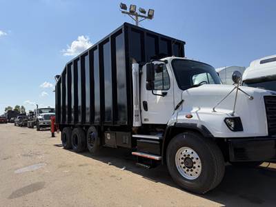 Freightliner 114SD Tri Axle Grapple Truck - Detroit, 435HP, 8Ll Manual