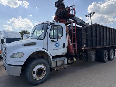 Freightliner M2 106 Tandem Axle Grapple Truck - Caterpillar, 275HP, Automatic