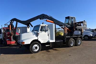 International 8200 Tandem Axle Grapple Truck - Cummins, 350HP, 9 Speed Manual
