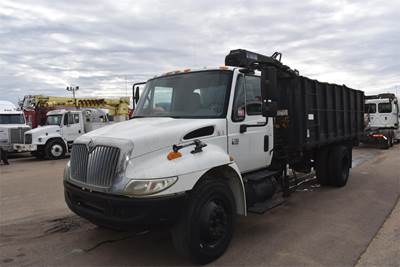 International DuraStar 4200 Grapple Truck - VT365, Automatic