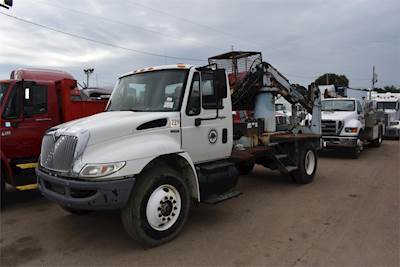 International DuraStar 4300 Grapple Truck - MF-7, 240HP, Automatic