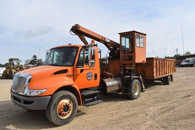 International DuraStar 4300 Grapple Truck - MAXXFORCE 7, 250HP, Automatic