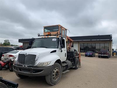 International DuraStar 4300 Grapple Truck - 300HP, 5 Speed Automatic
