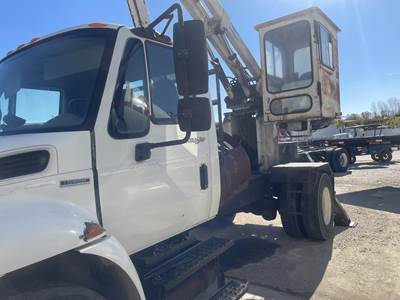 International DuraStar 4300 Grapple Truck - 250HP, Automatic