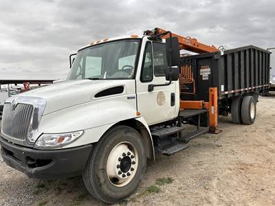 International DuraStar 4300 Grapple Truck - 250HP, Automatic