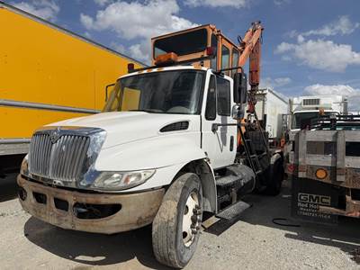 International DuraStar 4300 Grapple Truck - 250HP, Automatic