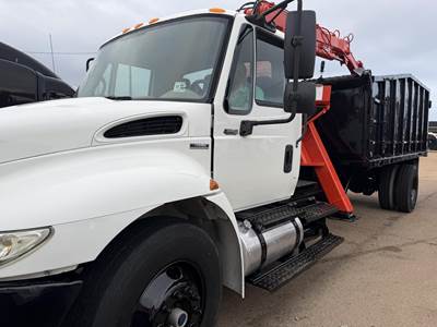 International DuraStar 4300 Grapple Truck - 230HP, Automatic