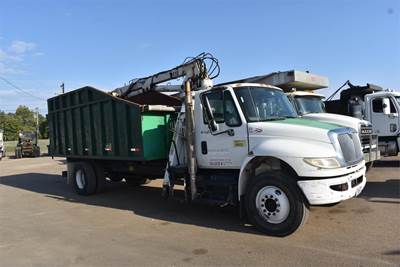International DuraStar 4400 Grapple Truck - MF-DT, 300HP, Automatic