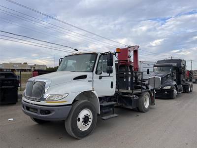 International DuraStar 4400 Grapple Truck - MAXXFORCE DT, 250HP, Automatic