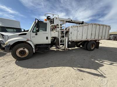 International DuraStar 4400 Grapple Truck - DT466, 250HP, Automatic