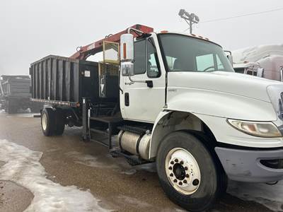 International DuraStar 4400 Grapple Truck - 250HP, Automatic