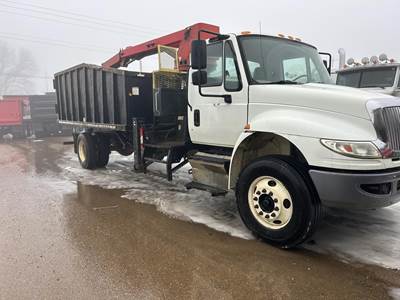 International DuraStar 4400 Grapple Truck - Cummins, 260HP, Automatic