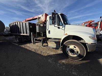 International DuraStar 4400 Grapple Truck - Cummins, 260HP, Automatic