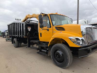 International WorkStar 7300 Grapple Truck - 300HP, Automatic