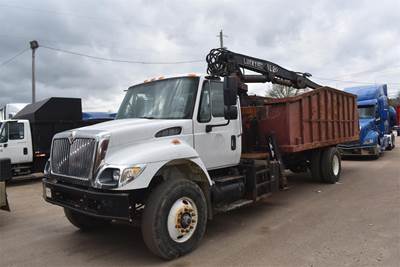 International WorkStar 7400 Grapple Truck - DT466, 275HP, Automatic