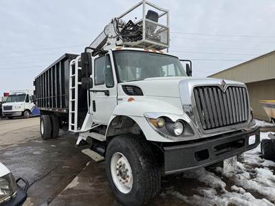 International WorkStar 7400 Grapple Truck - 300HP, Automatic