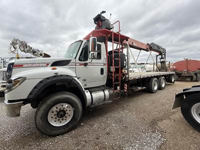International WorkStar 7600 Tri Axle Grapple Truck - 430HP, 10 Speed Ultrashift Amt