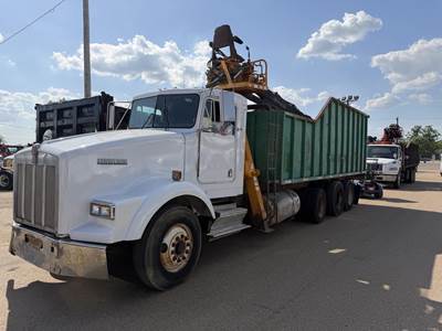 Kenworth T800 Tandem Axle Grapple Truck - Caterpillar, 400HP, 9 Speed Manual