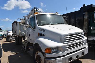 Sterling Acterra Grapple Truck - Caterpillar, 230HP, Automatic