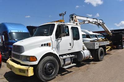 Sterling Acterra Grapple Truck - Caterpillar, 250HP, Automatic