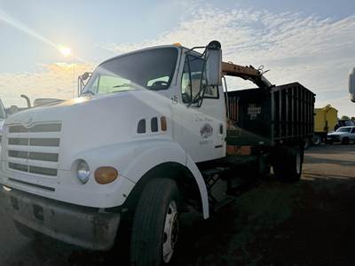 Sterling L8500 Grapple Truck - Caterpillar, 250HP, Automatic