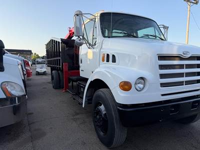 Sterling L8500 Grapple Truck - Caterpillar, 250HP, Automatic