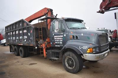 Sterling L9500 Tri Axle Grapple Truck - Caterpillar, 435HP, 13 Speed Manual