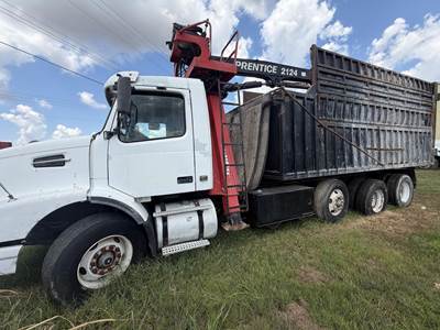 Volvo VHD84F200 Tri Axle Grapple Truck - D12, 395HP, 9Ll Manual
