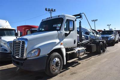 Freightliner Cascadia 125 Tandem Axle Hooklift Truck - Detroit, 430HP, 10 Speed Manual