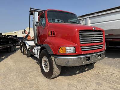 Sterling L9513 Tri Axle Hooklift Truck - Caterpillar, 410HP, 8Ll Manual