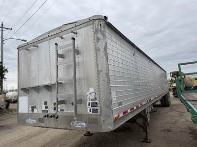 WILSON 43 FT HOPPER Aluminum Hopper / Grain Trailer - Air Ride, Fixed Axle