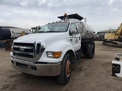 Ford F-750 Single Axle Hot Oil / Asphalt Distributor Truck - Cummins, 230HP, 6 Speed Manual