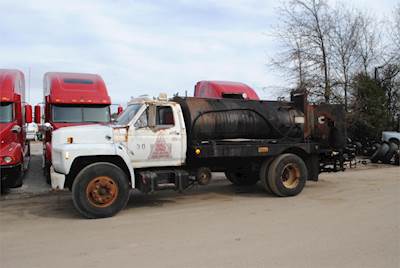 Ford F800 Single Axle Hot Oil / Asphalt Distributor Truck - 370 4V