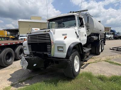 Ford LT9000 Tandem Axle Hot Oil / Asphalt Distributor Truck - Caterpillar, 400HP, 8Ll Manual