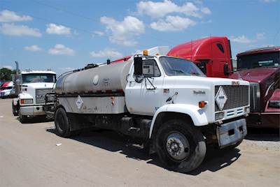 GMC 7000 Single Axle Hot Oil / Asphalt Distributor Truck - Caterpillar, 240HP