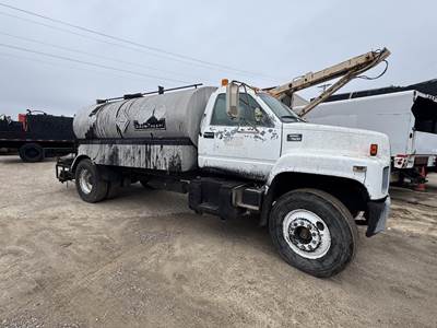 GMC T7500 Single Axle Hot Oil / Asphalt Distributor Truck - Caterpillar, 225HP, 6 Speed Manual