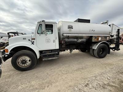 International 4700 Single Axle Hot Oil / Asphalt Distributor Truck - T444E, 210HP, 5 Speed Manual