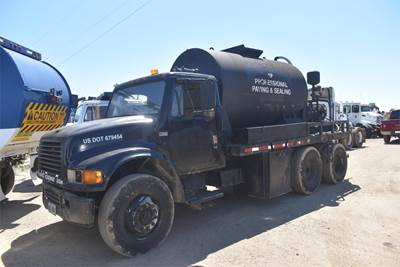 International S1900 Single Axle Hot Oil / Asphalt Distributor Truck - DT466, 5 Speed Manual