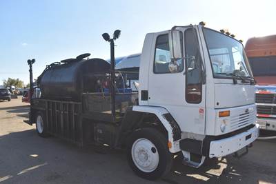 Sterling L7500 Single Axle Hot Oil / Asphalt Distributor Truck - Cummins, 225HP, 6 Speed Manual