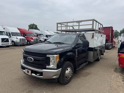 Ford F-350 Mechanic / Service Truck - Automatic