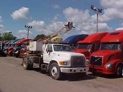 Ford F800 Mechanic / Service Truck - Cummins, 250HP